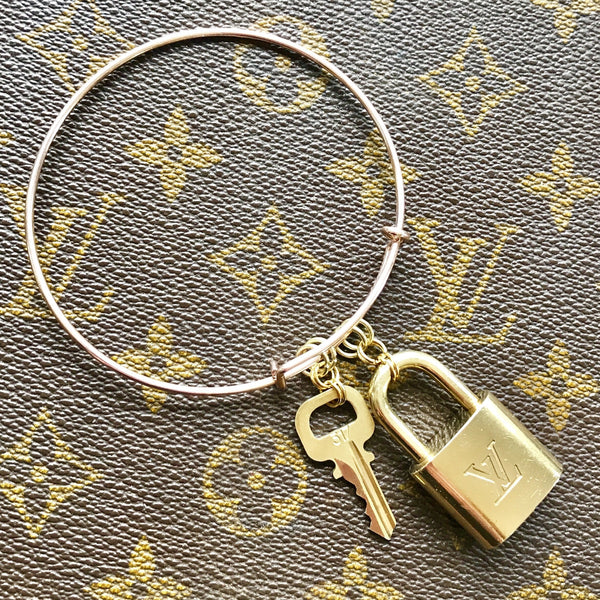 Authentic Louis Vuitton Pad-Lock & Key Necklace set for Bags Brass GoldTone